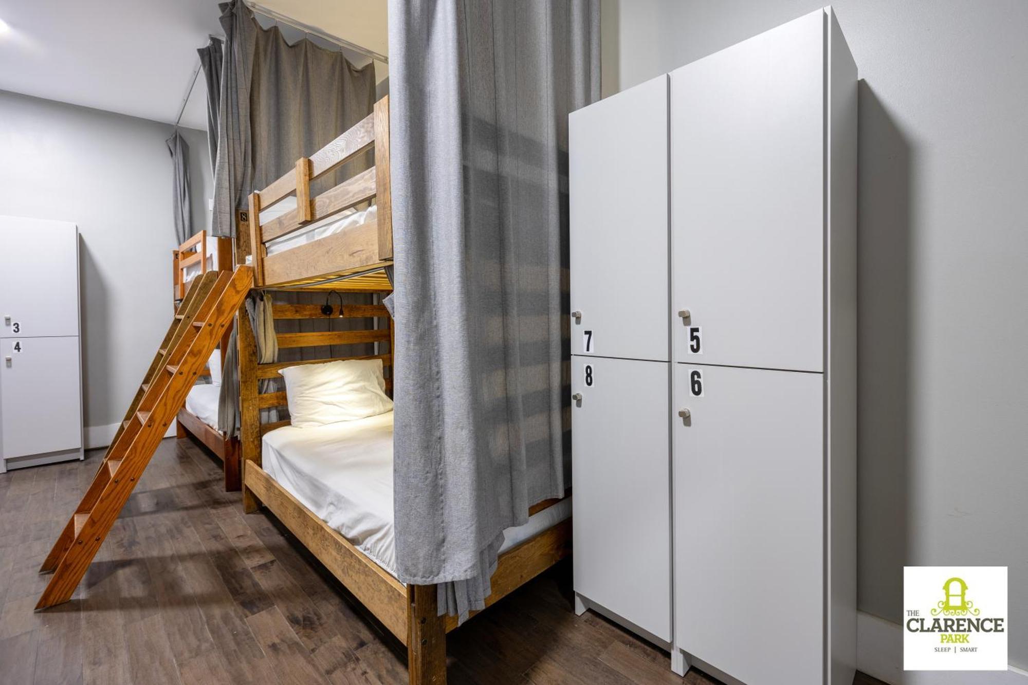 Bed 8-Bed Female Dormitory Room